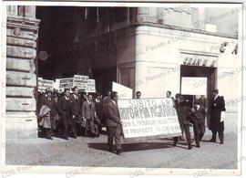 Arrivo del corteo in Piazza del Popolo - [196-?]