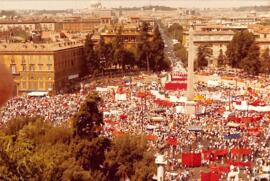 Manifestazione in Piazza del popolo a Roma