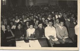 Pubblico in platea a un convegno - [195-?]